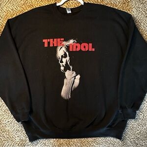 Gildan Black Crewneck Sweatshirt with Red "THE IDOL" Graphic